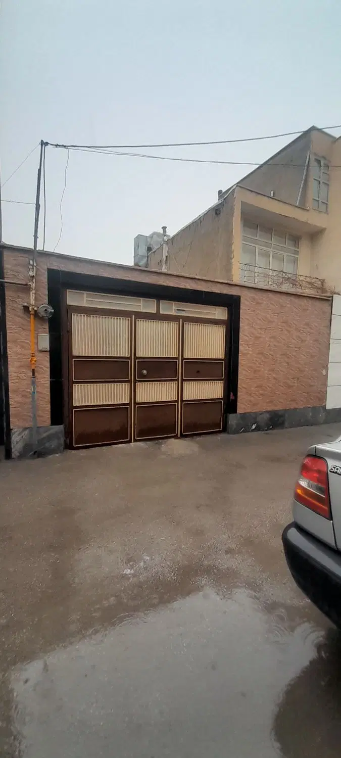 حیاط دربستی در کوی بارنج