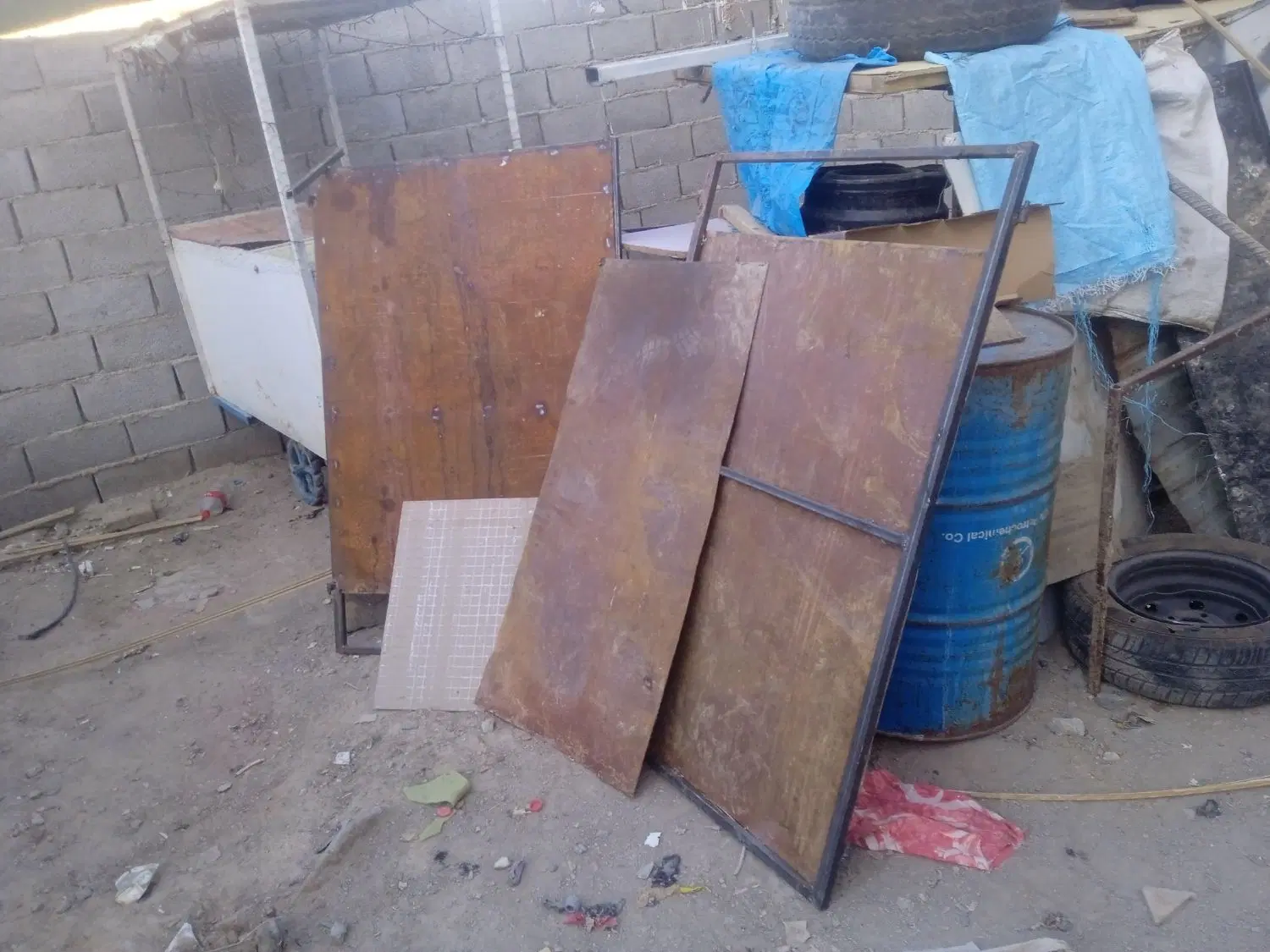 دکه آهنی نیمه کاره
