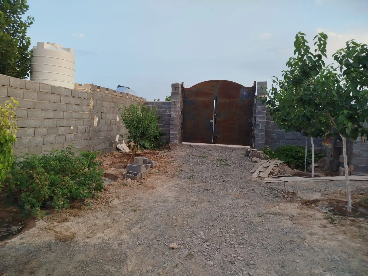 باغ ۵۰۰ متری داخل مجتمع باغی شاهنامه ۸۰