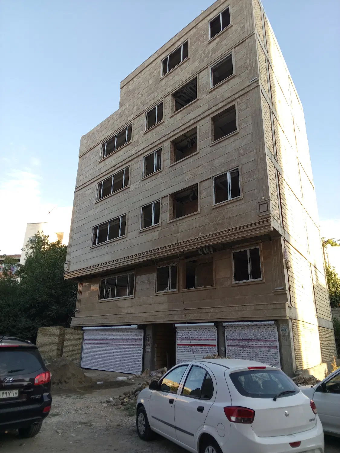 زمین 105انتهای خیابان باقری