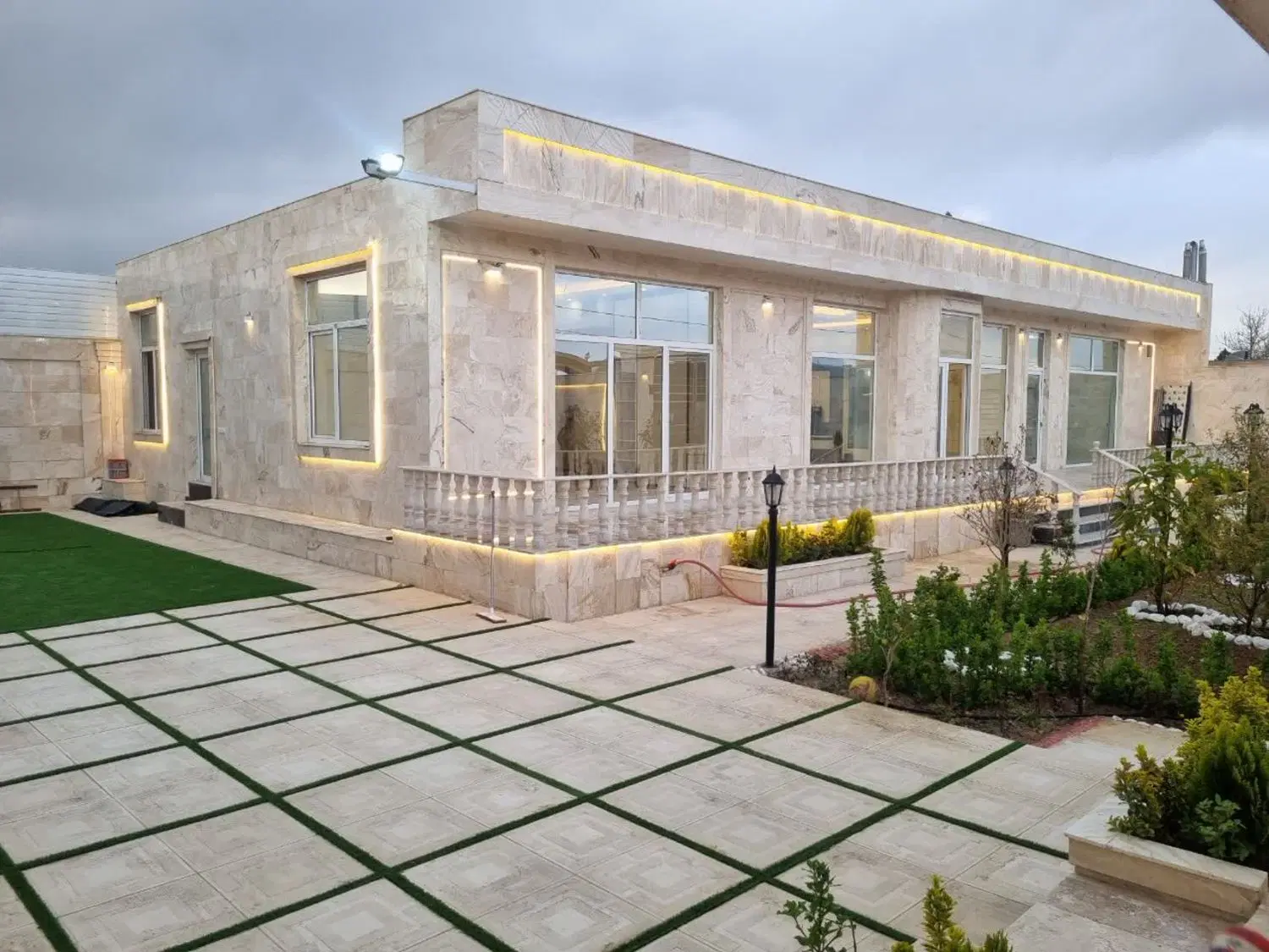 یک ویلایی شیک حاشیه جاده سنتو