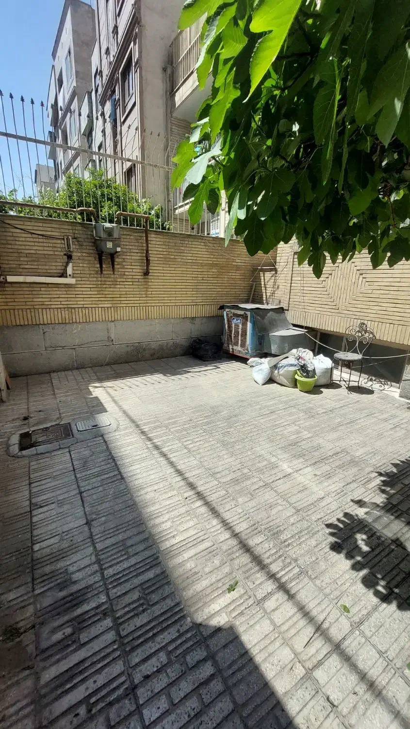 ۹۸متر ۲خواب باجای پارکینگ در حیاط