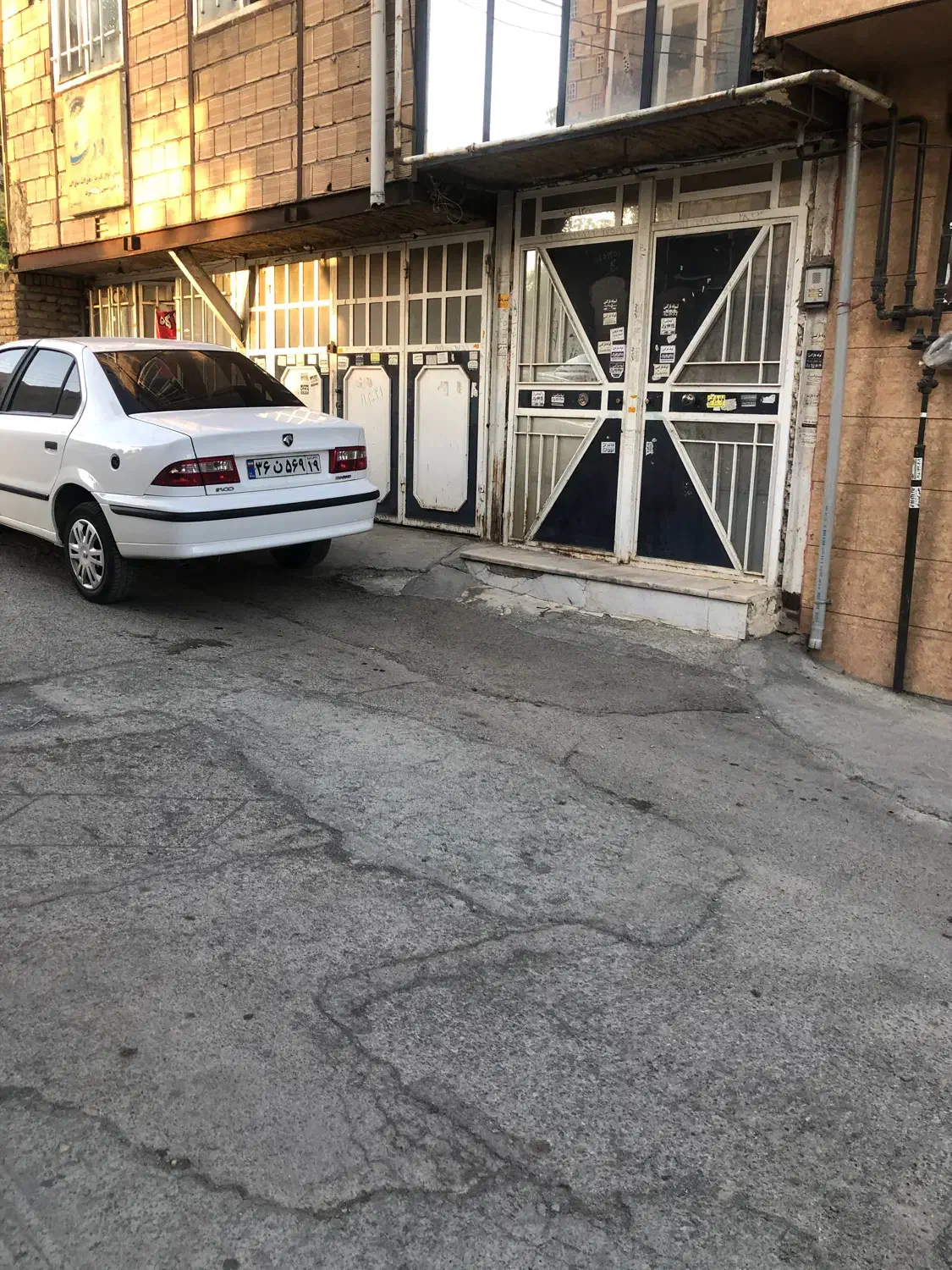 یک واحد همکف با پارکینگ مجزا
