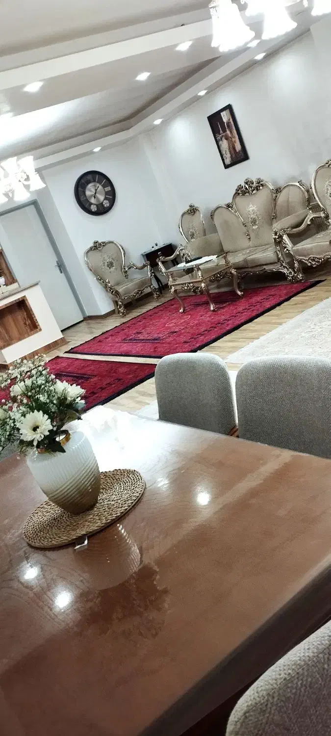 آپارتمان اول ارم