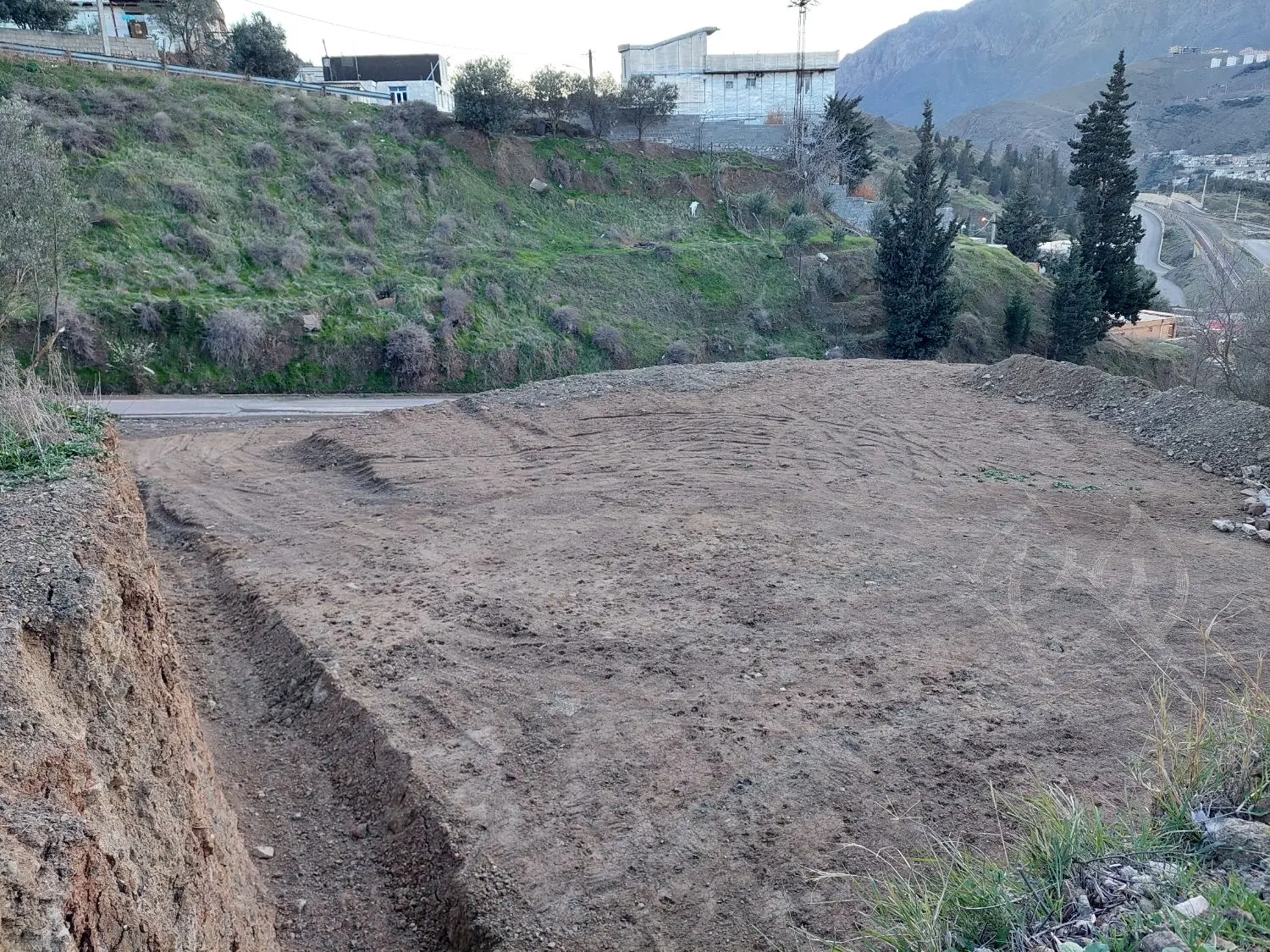 زمین  ۶۰۵ متری مسکونی