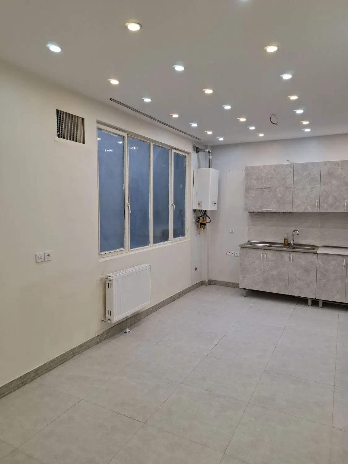 آپارتمان 40 متری یک خوابه با پارکینگ و انباری