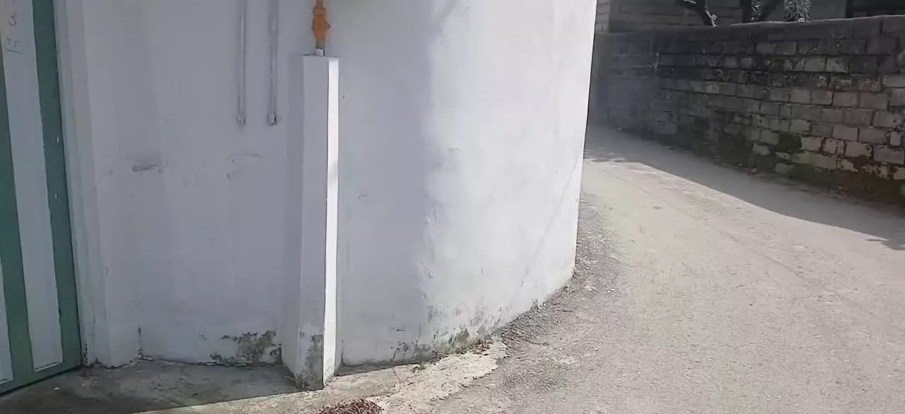زمین ۳۰۰متری با زیر بنا