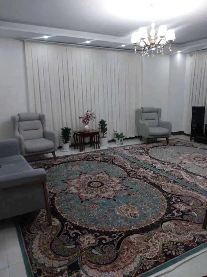 واحد ۹۸ متری با حیاط اختصاصی