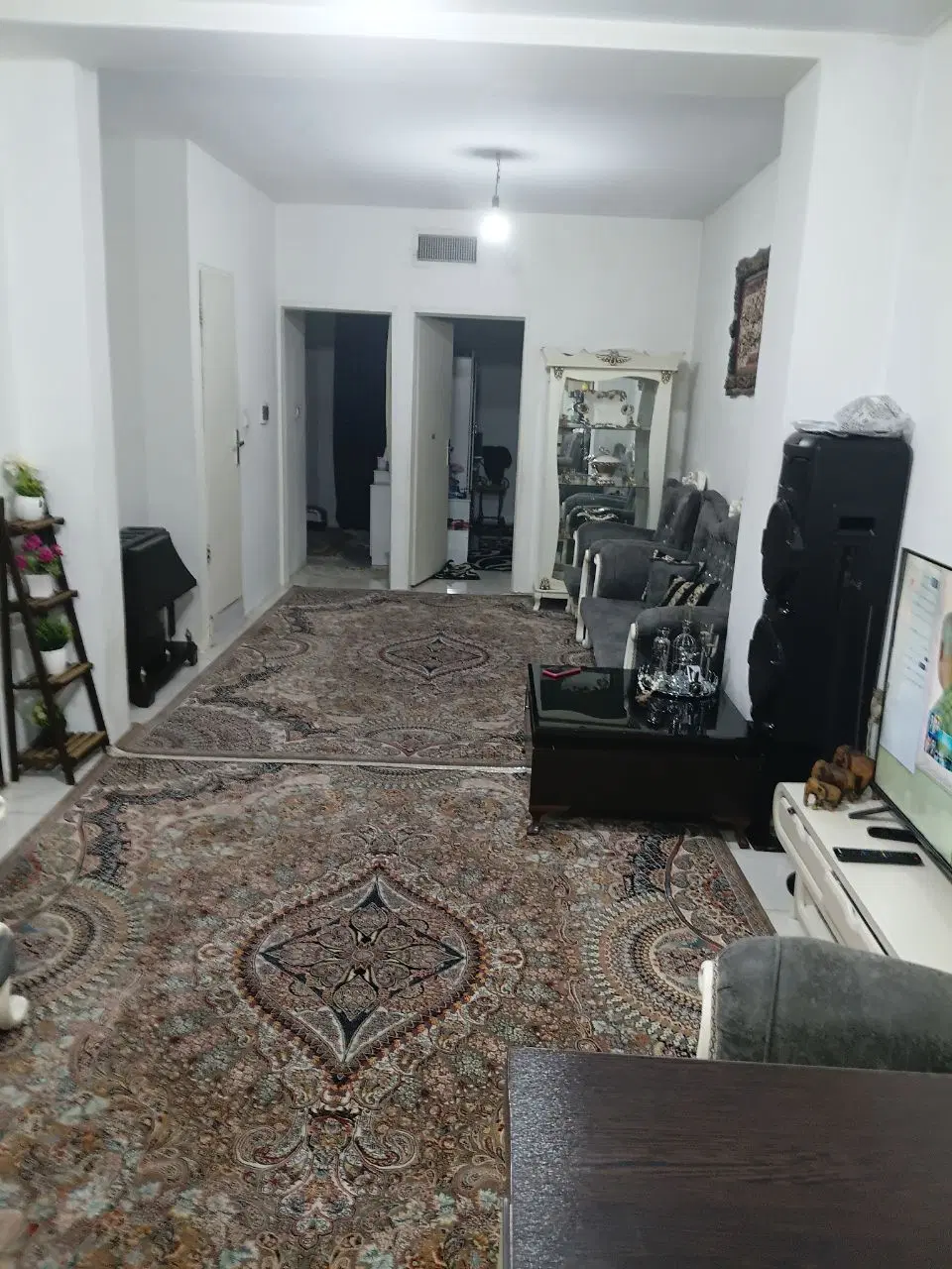 آپارتمان ۷۰ متری  شقایق شرقی