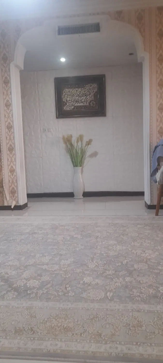 یک خانه ویلایی دوطبقه درشهرک بهشتی سمت میدان گلها