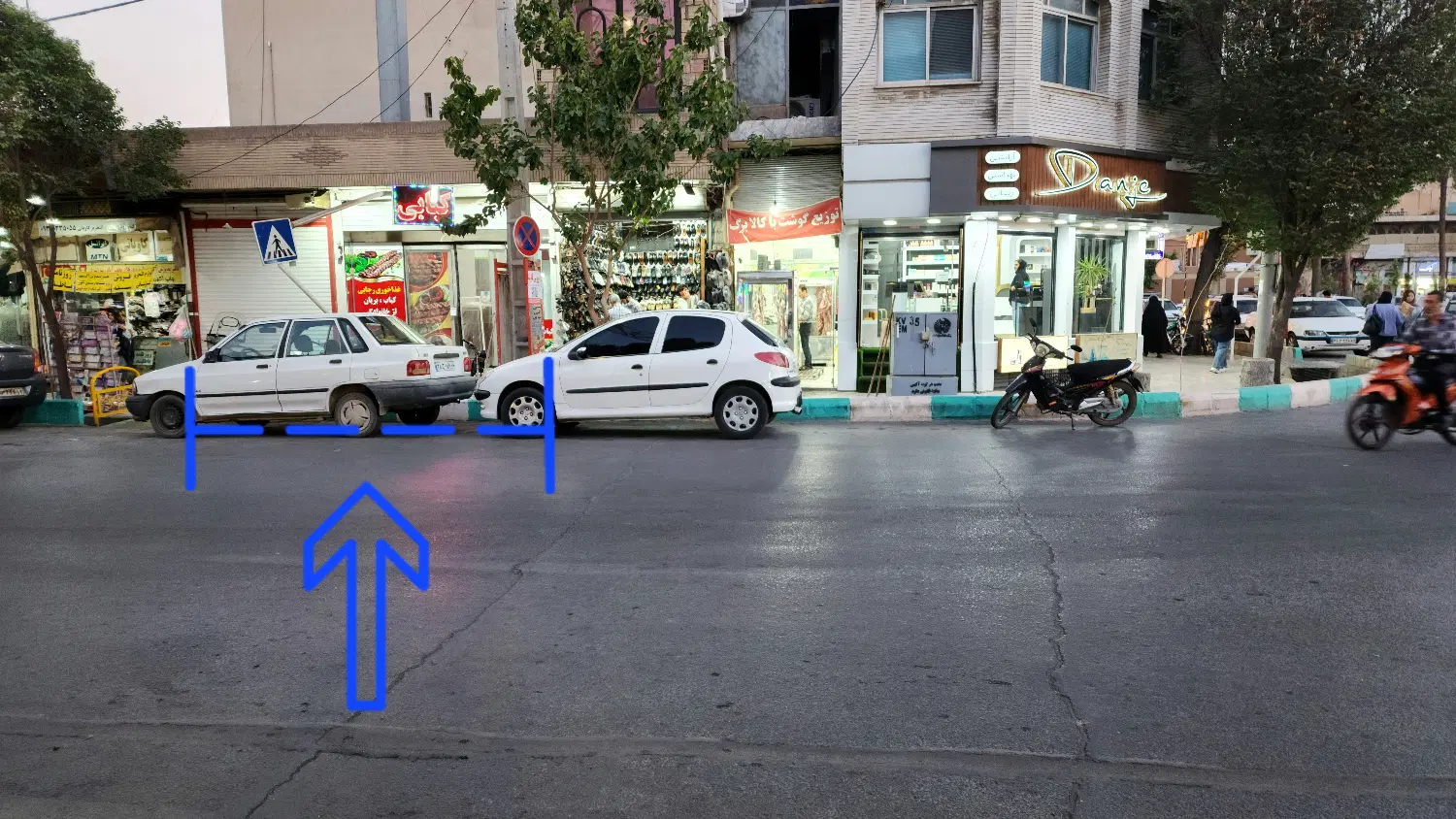 مغازه تجاری باغ ملی بر خیابان امام