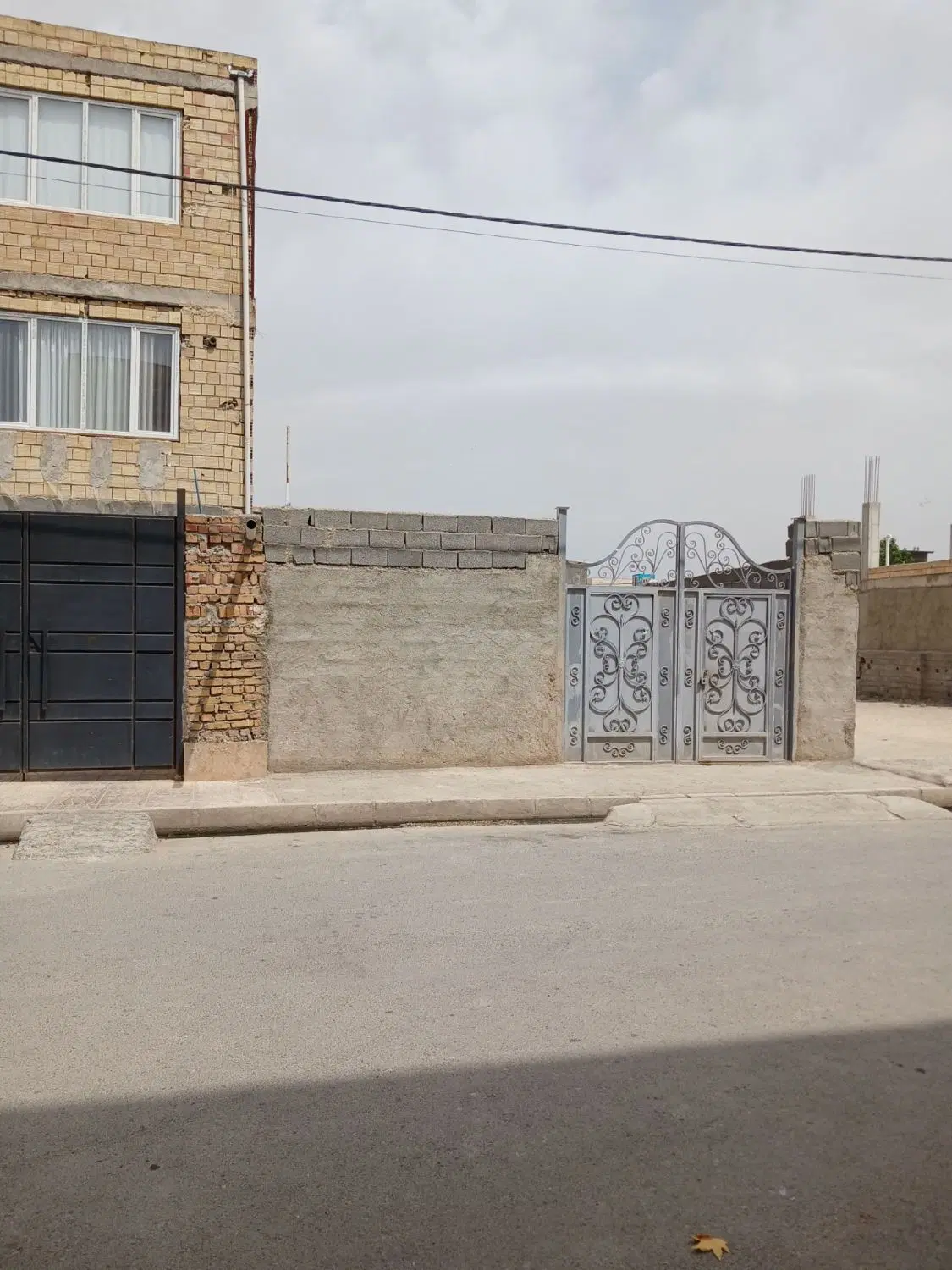 چهار دیواری ۱۹۶ متری