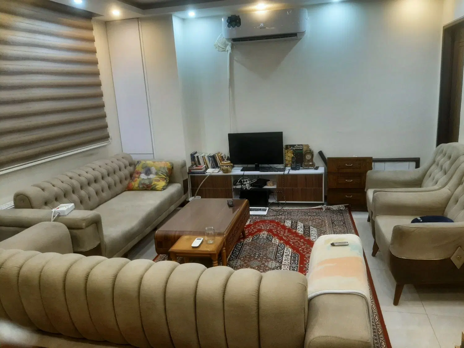 واحد ۴۰ متری همکف به همراه ۱۰۰ متر استخر