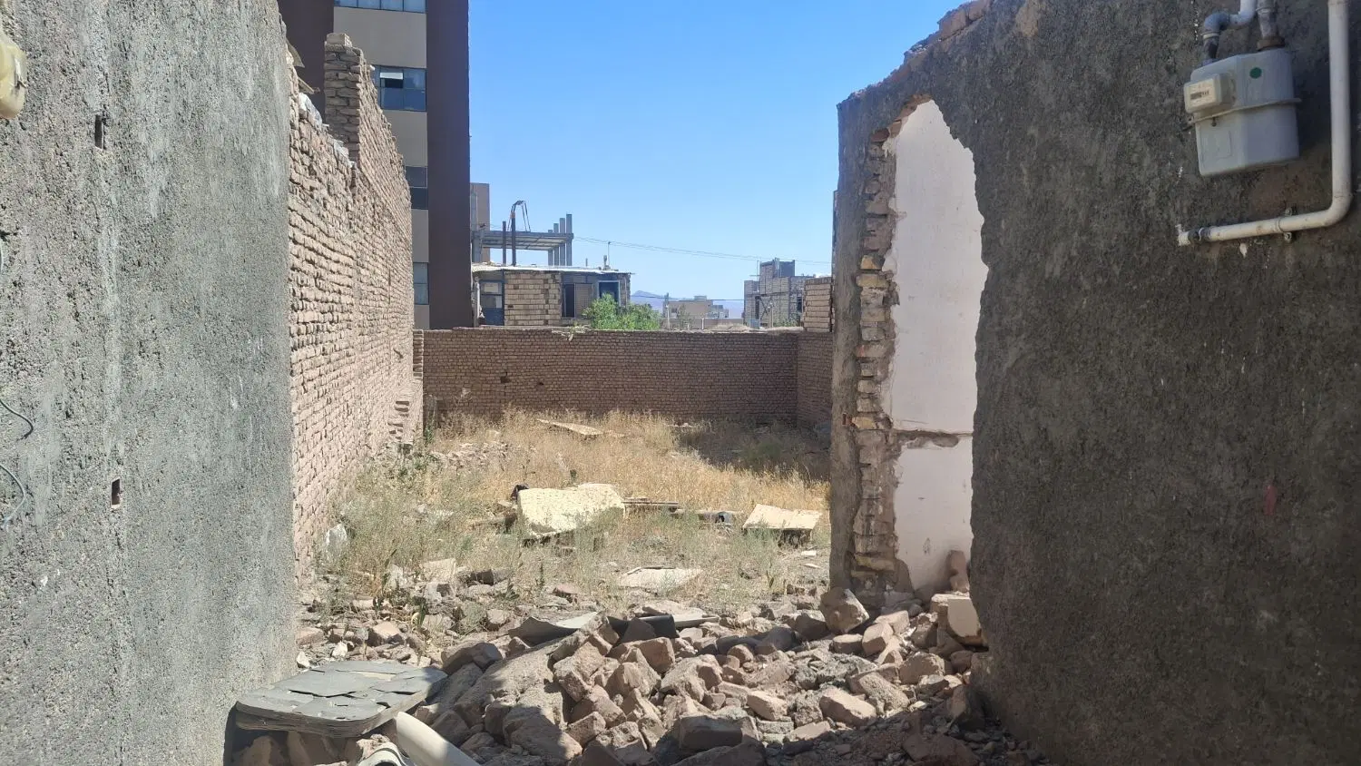 زمین مسکونی شمالی در سپیده