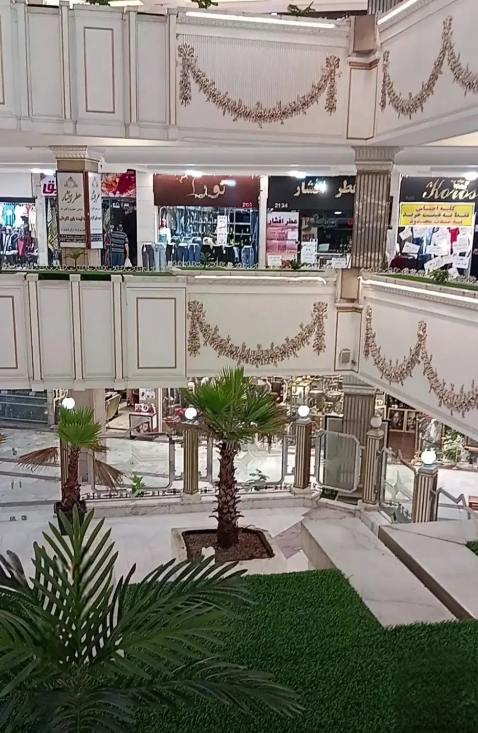 ۱۲ متر مغازه بهترین لوکیشن و طبقه مثبت۱ زیست خاور