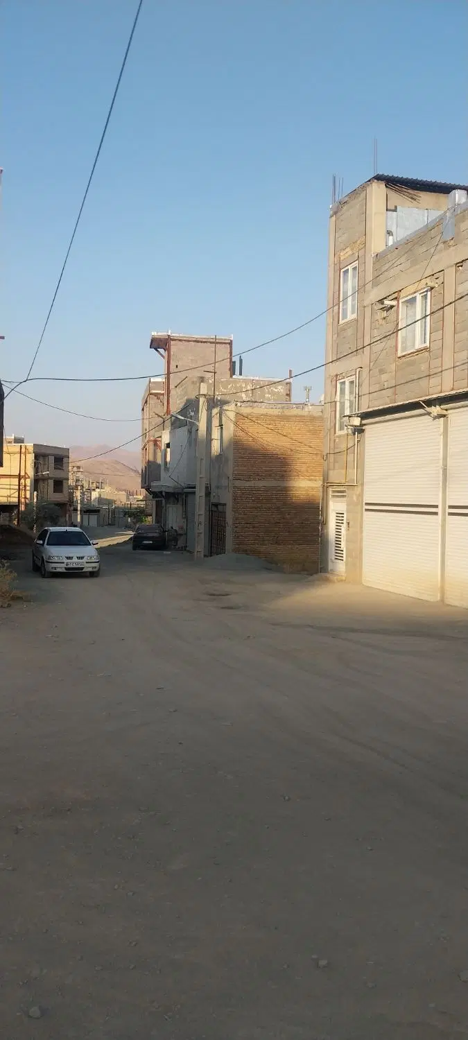 زمین ۱۸۰ متری رو خیابان اصلی