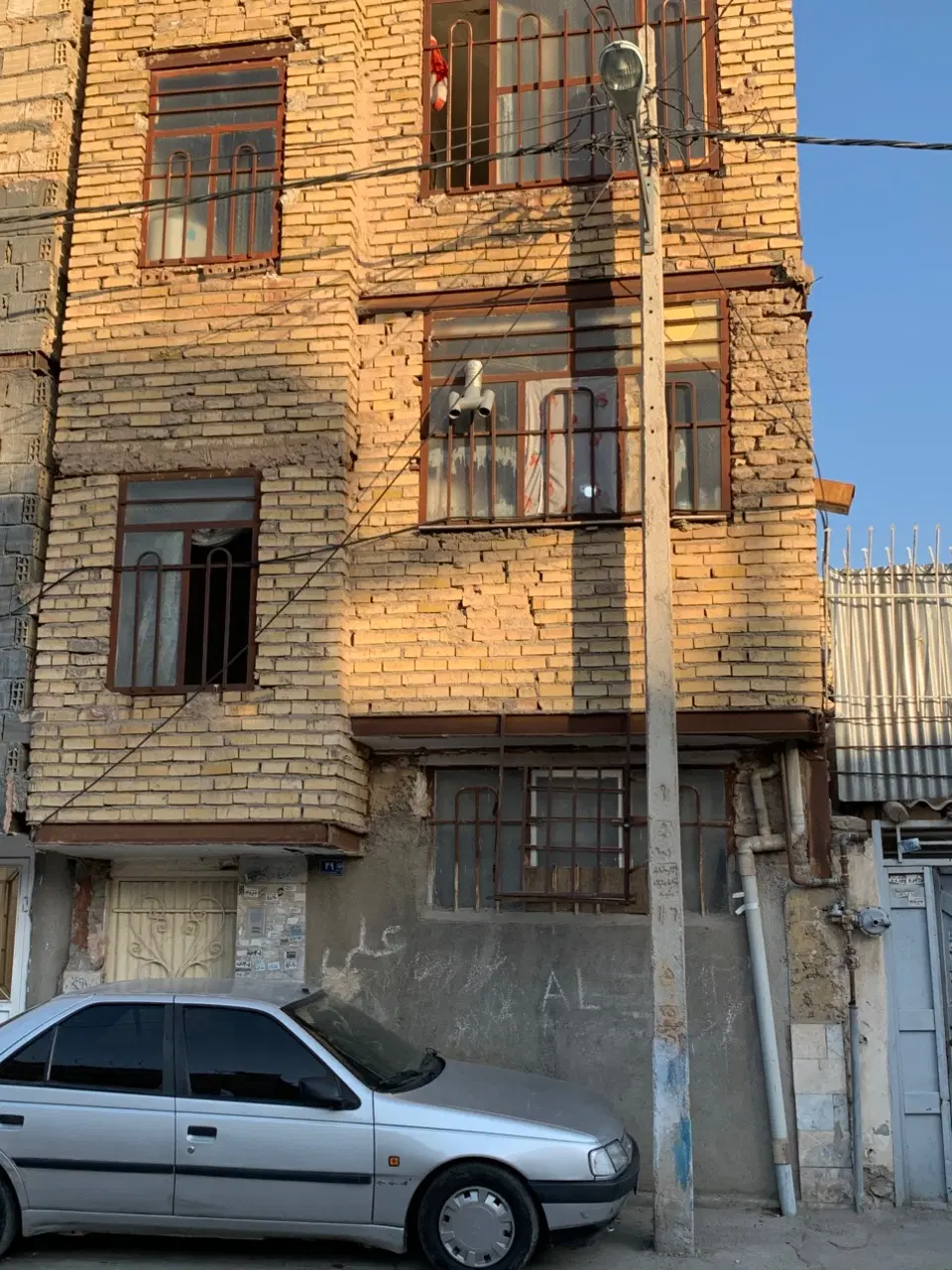 یک واحد آپارتمانی در مشهد معاوضه با خودرو و نقدی