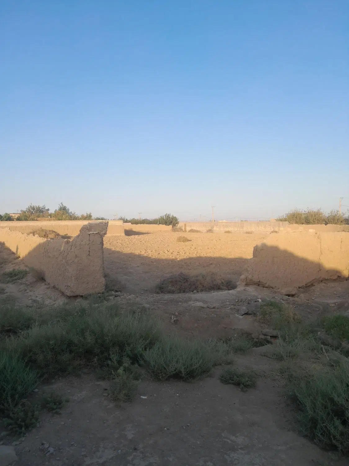 زمین فروشی درانتهای خیابان حرم راوندبه طرف طاهرآبا