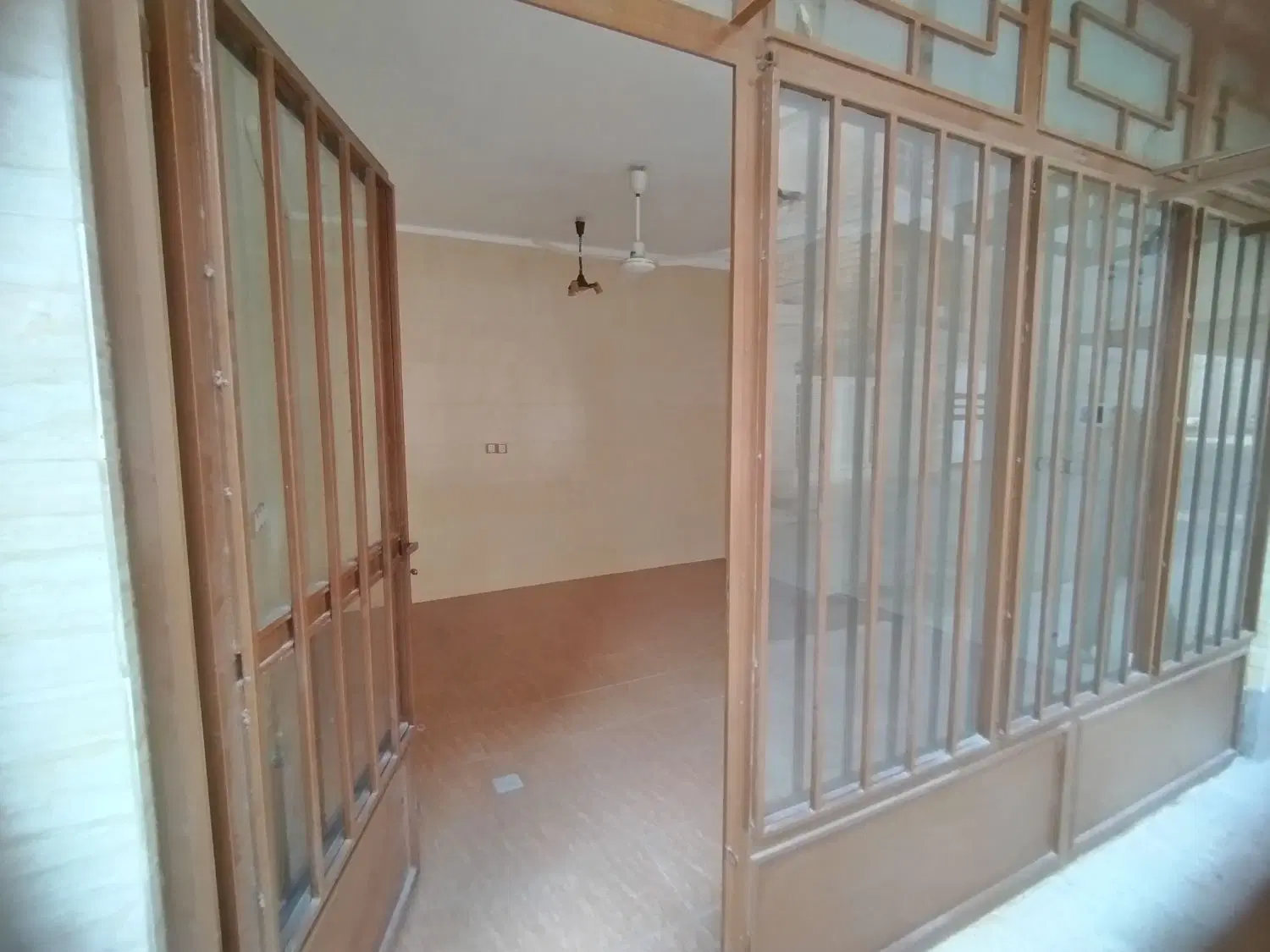 اجاره مغازه 20متری عاشوری داخل کوچه بهارستان42