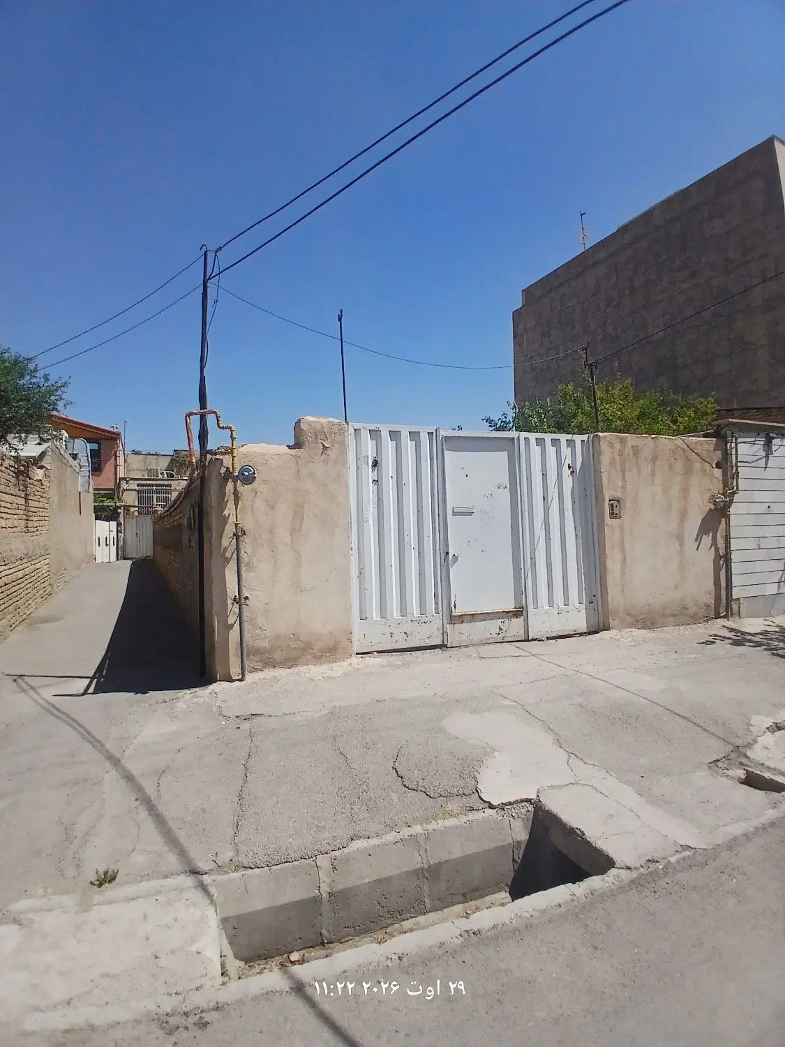 ویلایی با انشعابات کامل در خیابان دستغیب