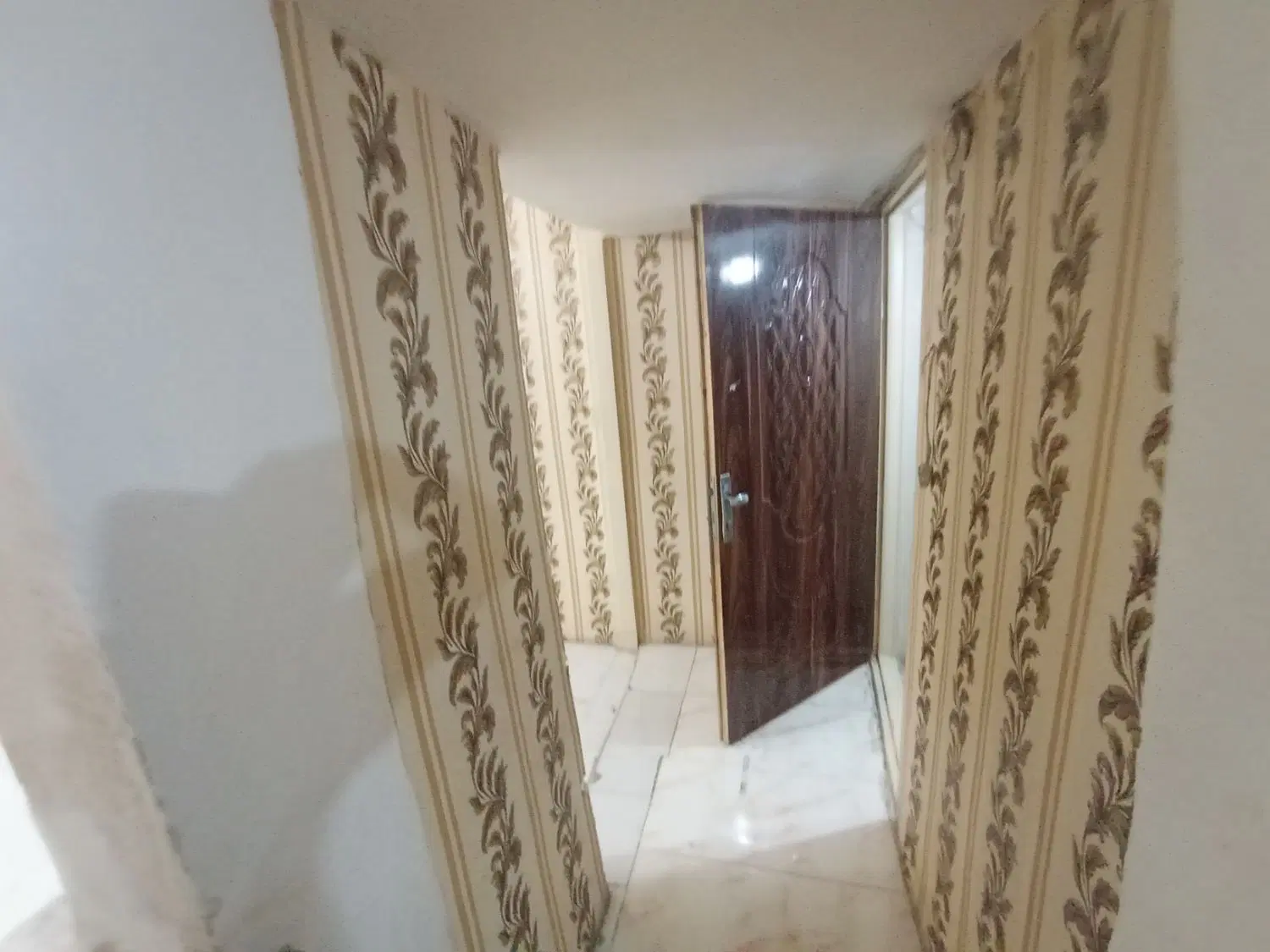 ۷۵ متر دربستی طبقه دوم دارای 100متر تراس(بالکن)