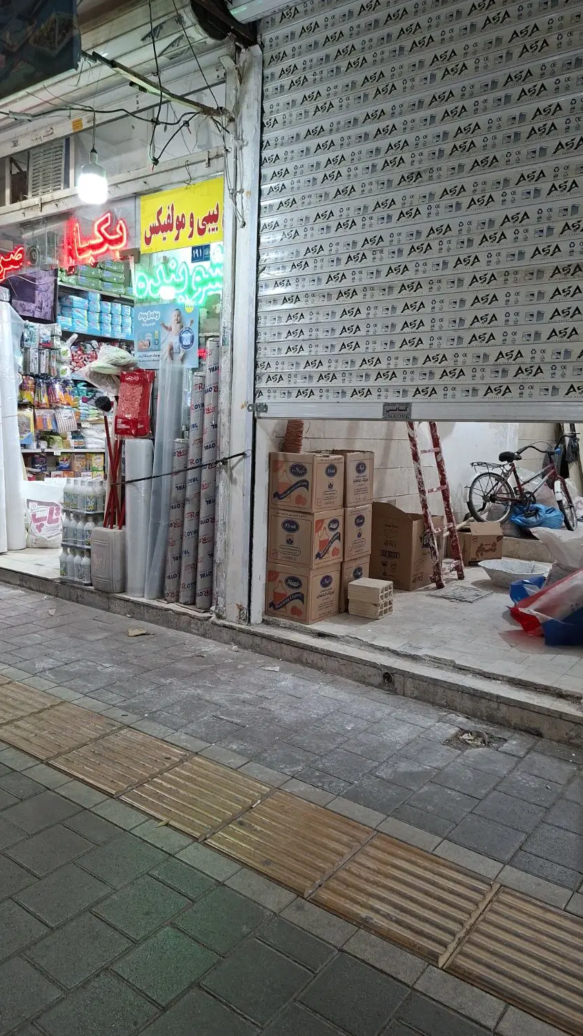 مغازه ۱۴متری حاشیه۲متر تجاری دائم