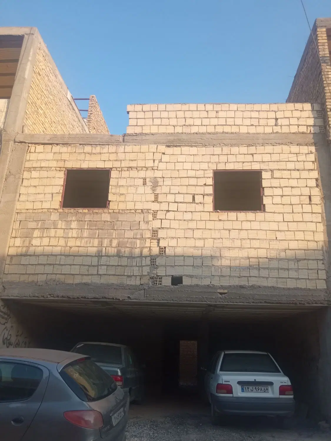 سلام خانه نیمه ساز واقع در بلوار آزادگان