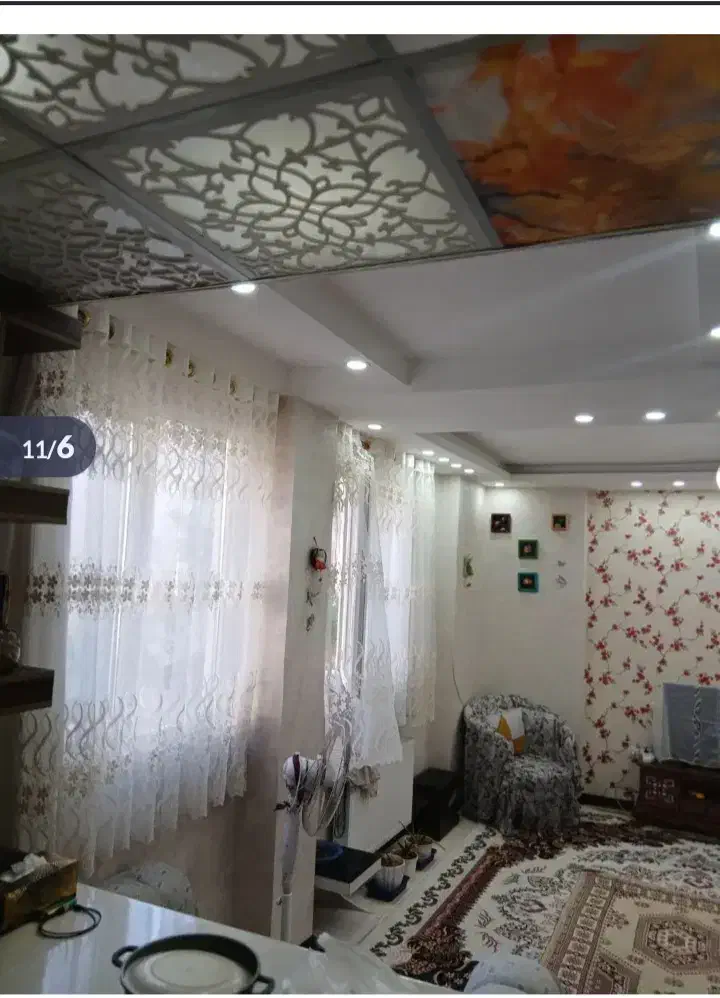 بر بلوار حافظ.  مجتمع  یاس سلحشوران