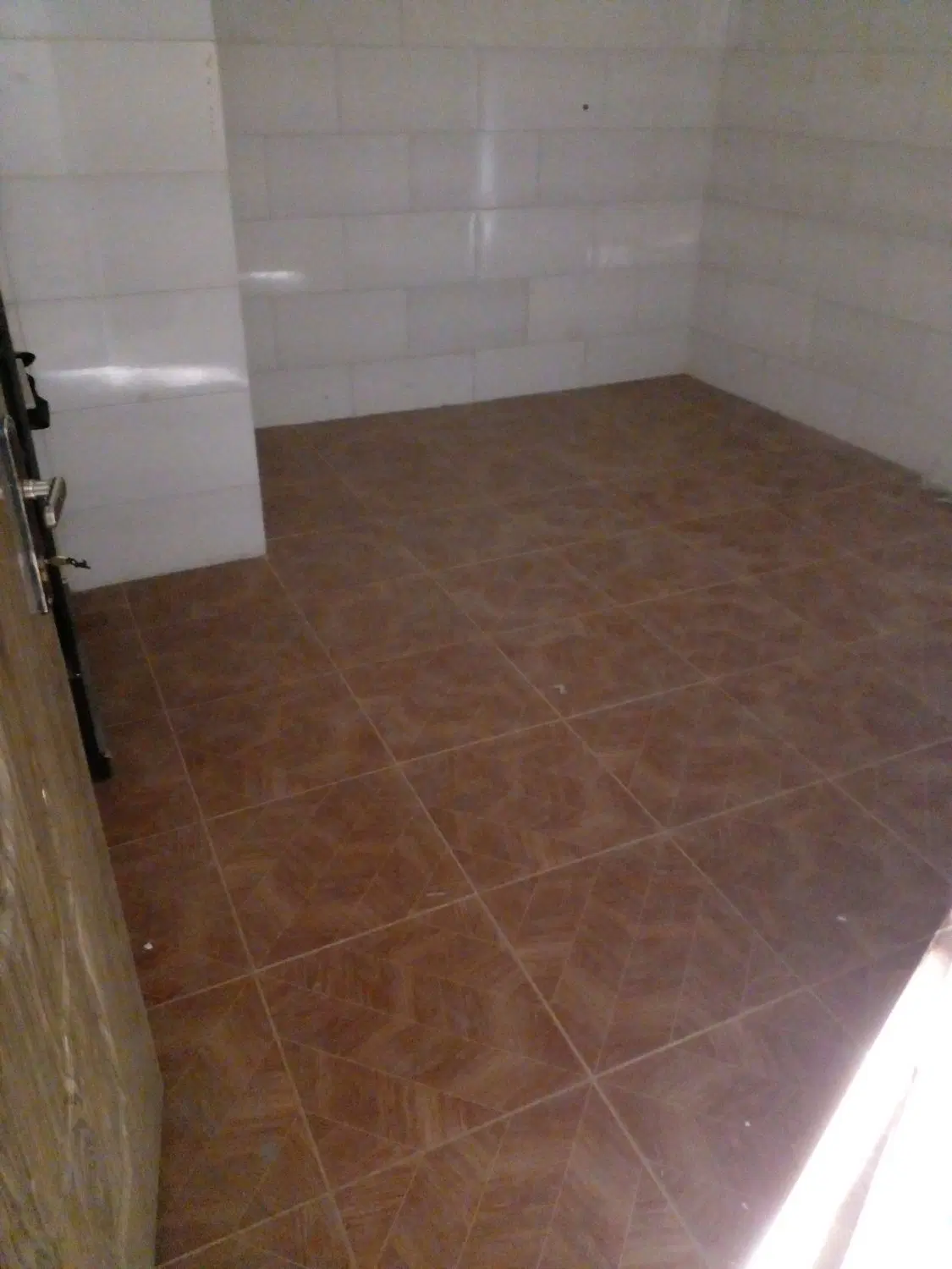 ۱۴۵ متری همکف درب حیاط