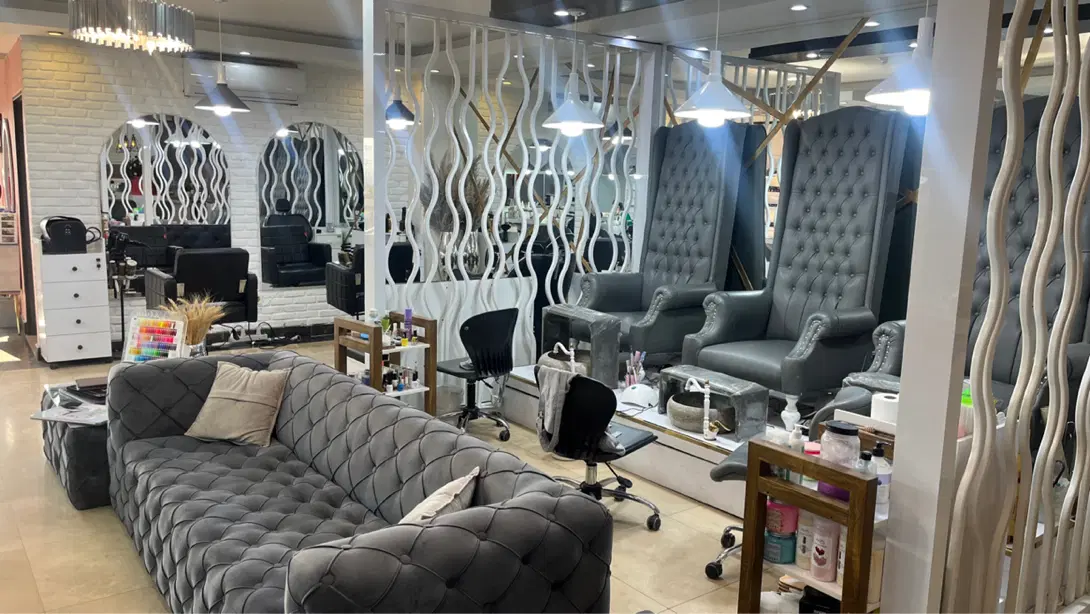 اجاره میز ناخن  و اجاره تخت مژه