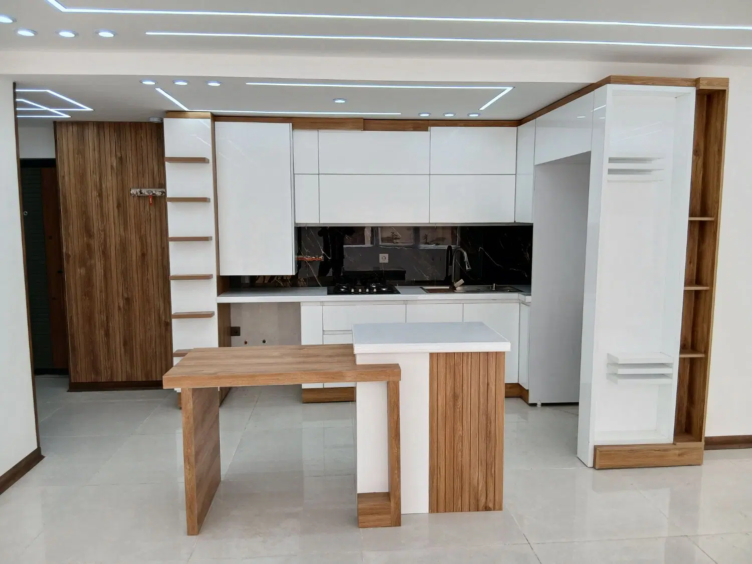 رهن کامل طبقه هم کف صفر با ۱۰۰ متر حیاط اختصاصی