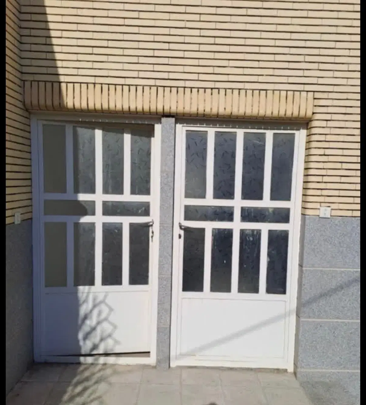زیرزمین طالقانی مرکز شهر مناسب خانواده تا ۳ نفر