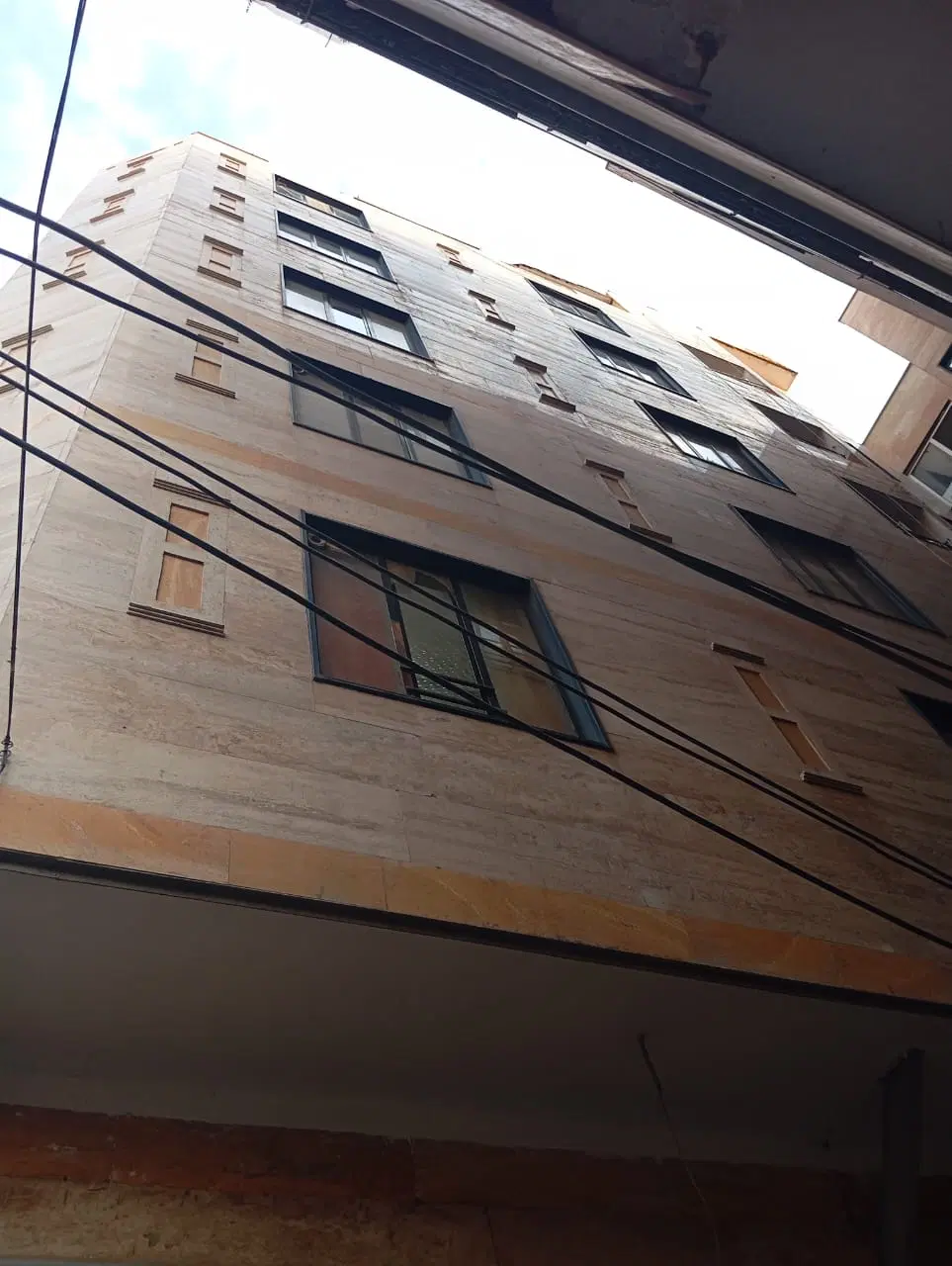 واحد ۷۰ متری طبقه دوم رهن کامل