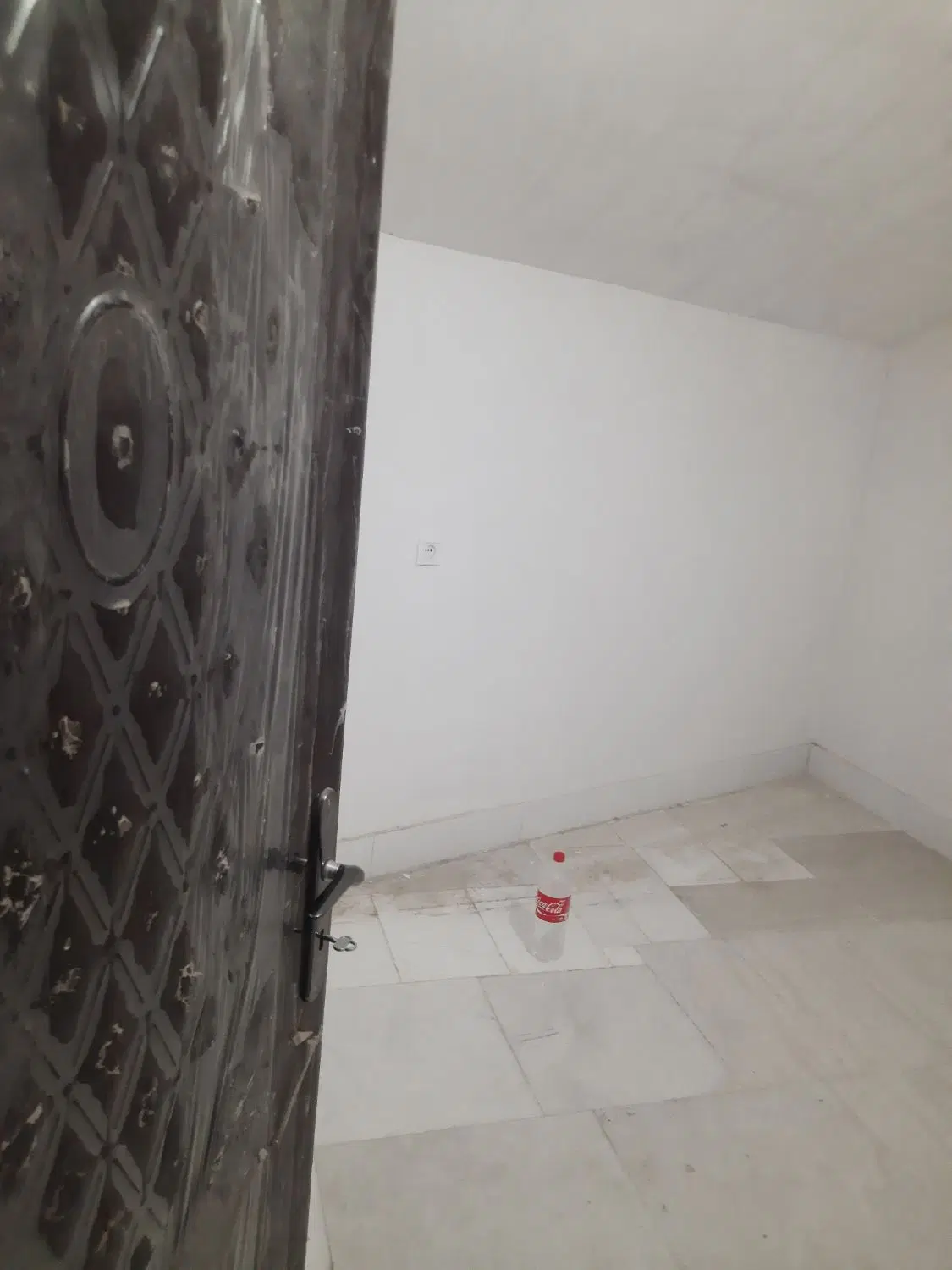 حدود صد متر سالن مسقف داخل محدوده میکونی