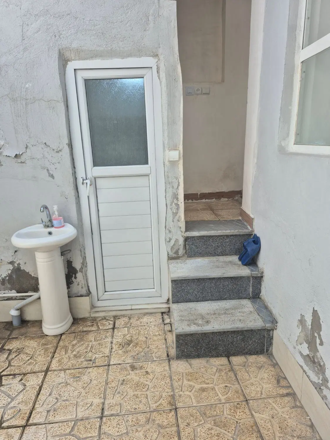 فروش یک باب حیاط مسکونی با مغازه