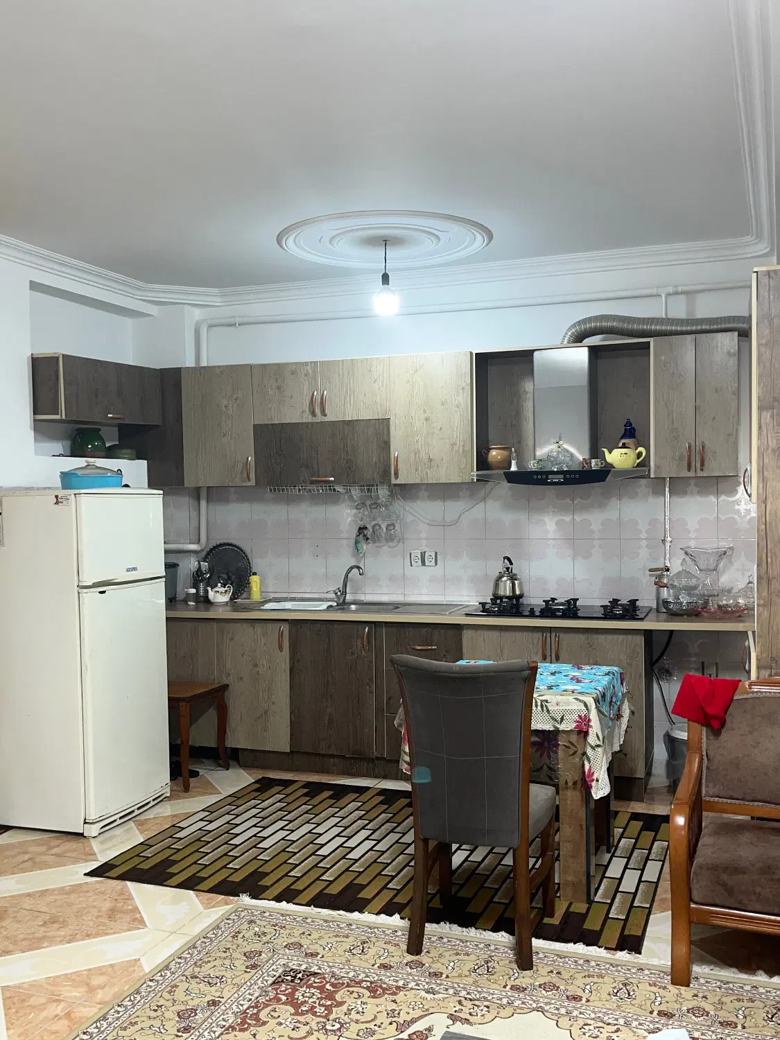 آپارتمان در خیابان پاستور