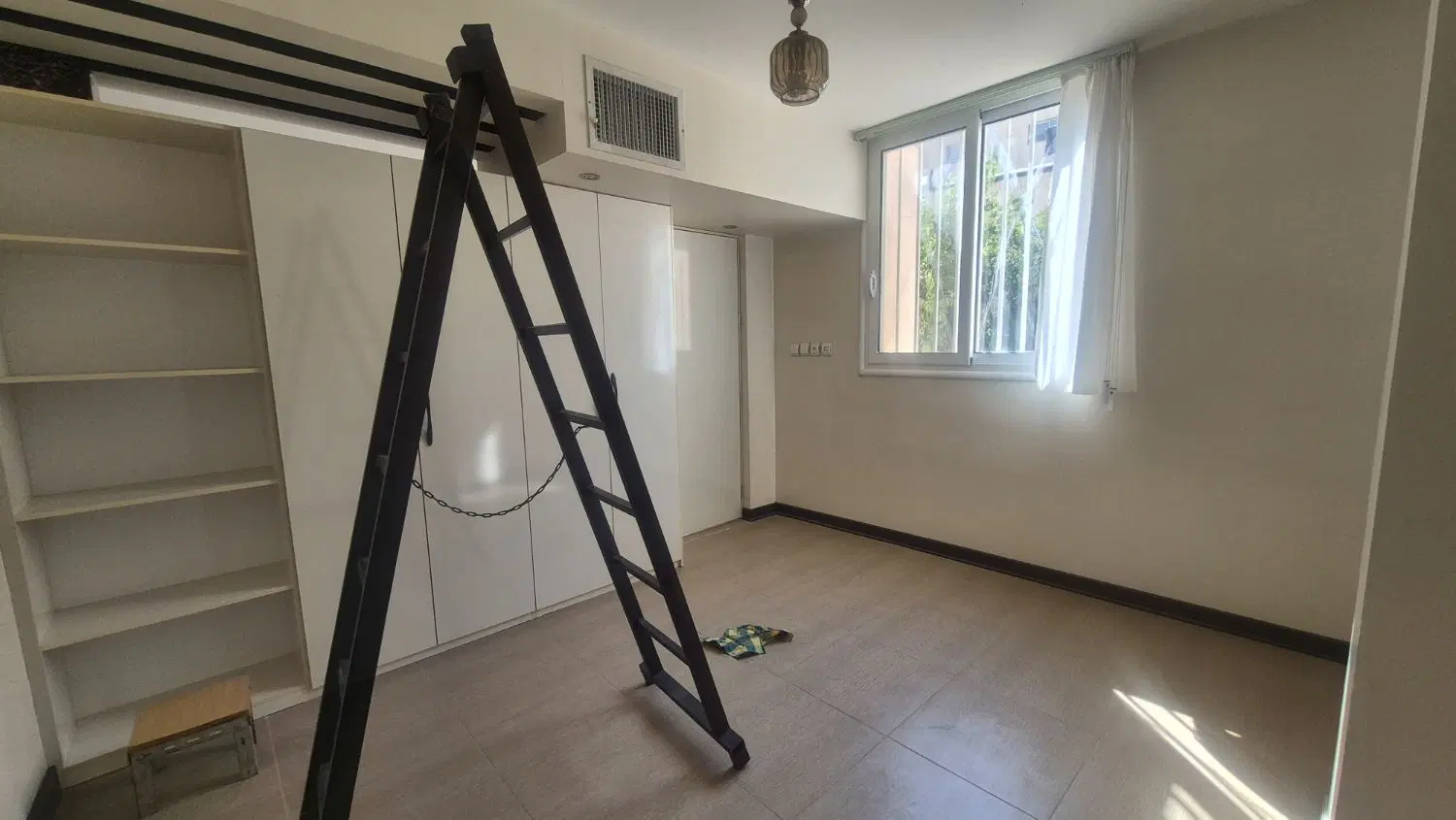 آپارتمان ۶۵ متری یک خواب حیاط اختصاصی
