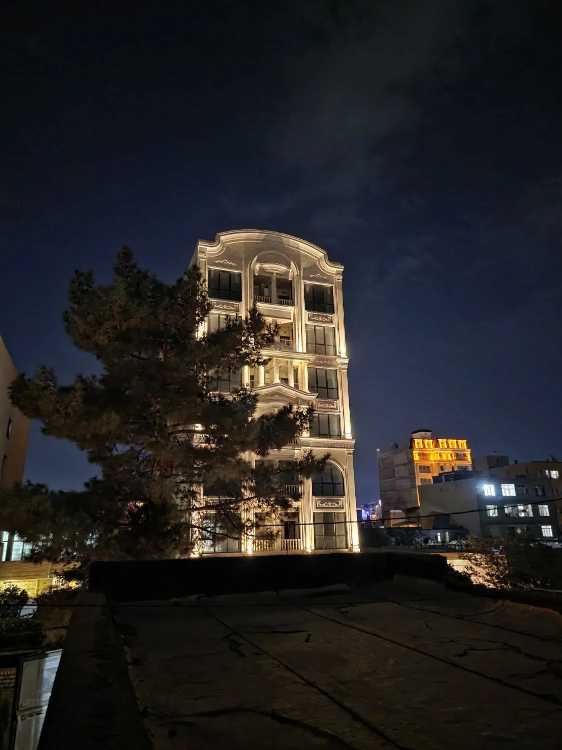 واحد ۱۴۵ متری خیابان فیروزه