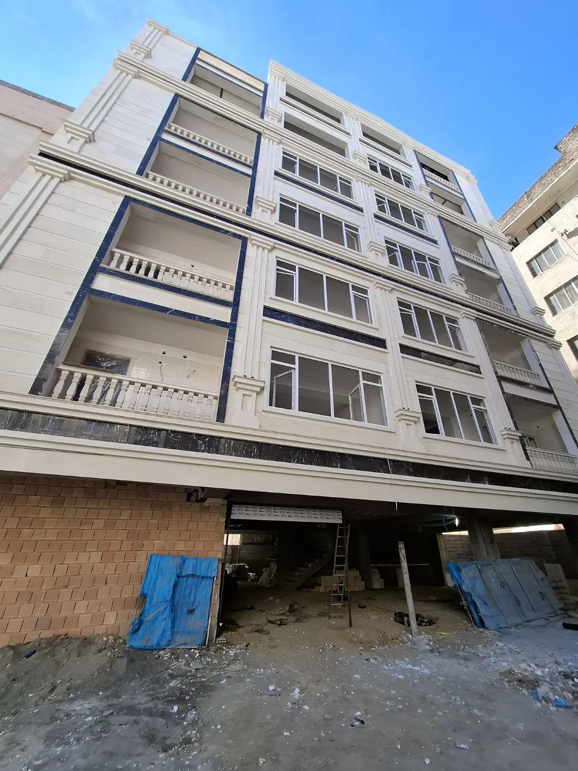 واحد ۱۲۰ متر رو بنما طبقه دوم پارکینگ  تامین