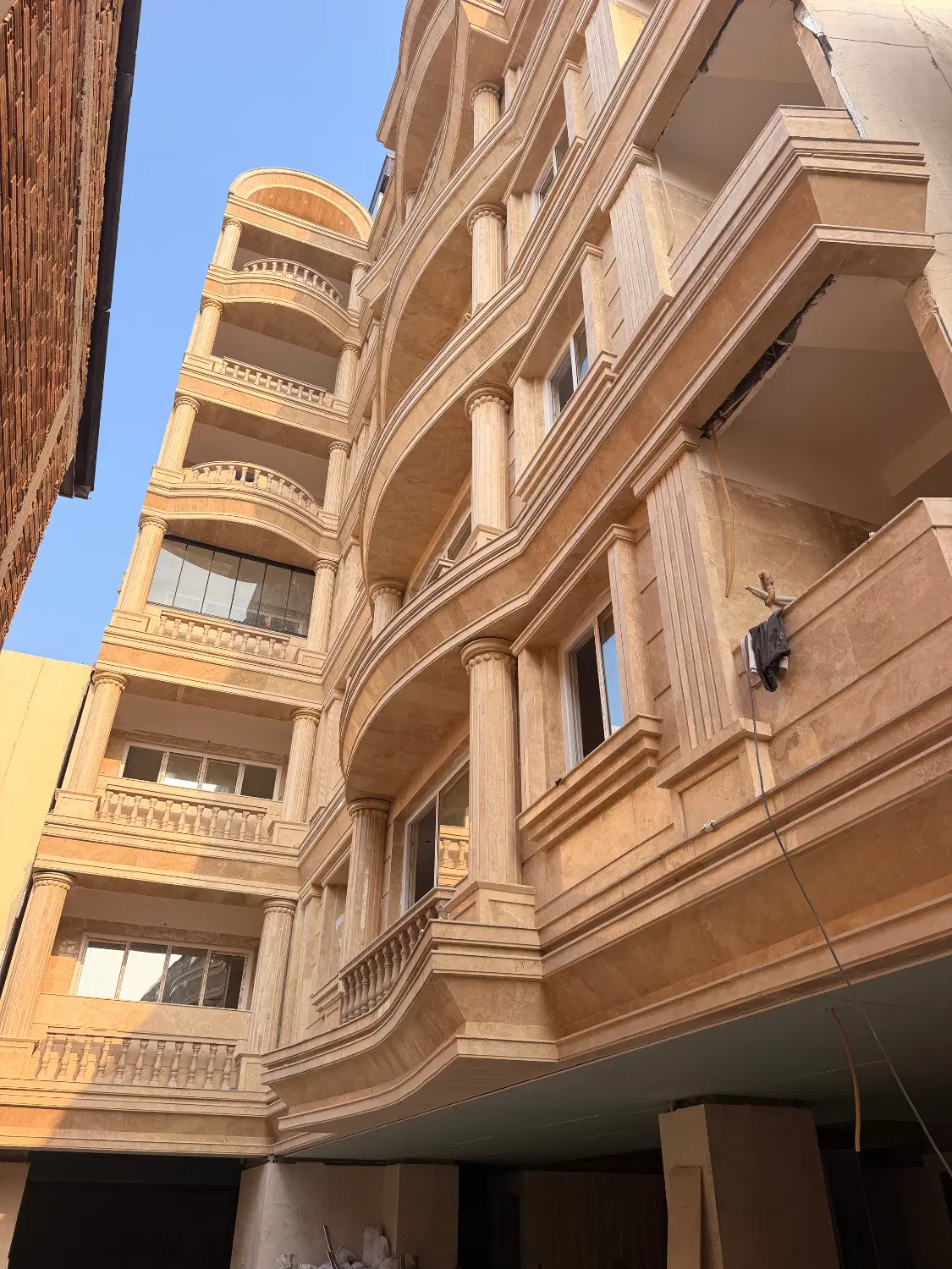 فروش آپارتمان ۱۴۰ متری ۳ خواب امیرکبیر