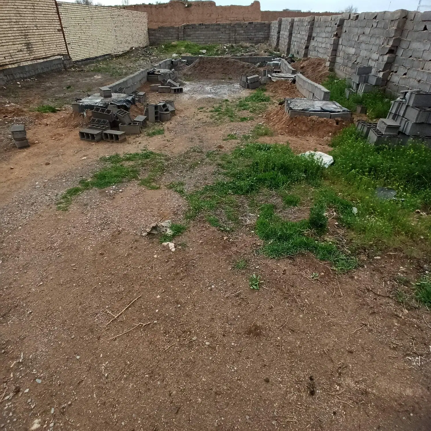 زمین ۷۵ متر مهرگان