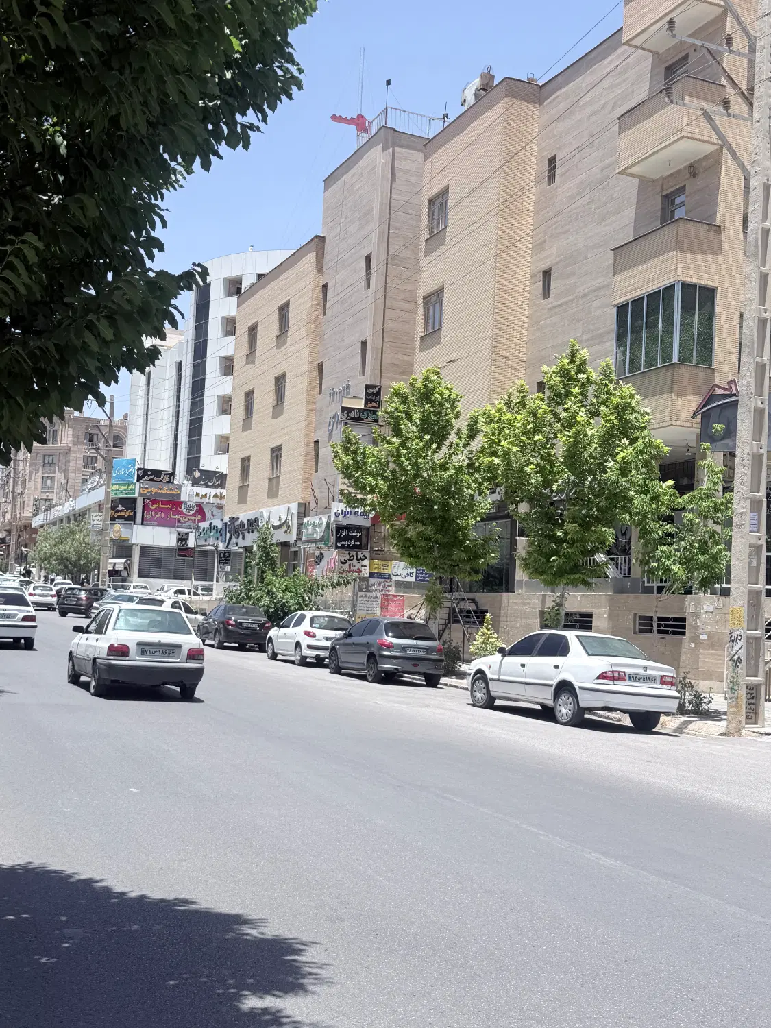 مغازه تجاری ۲۰ متری بلوارامام خمینی صدرا فازیک