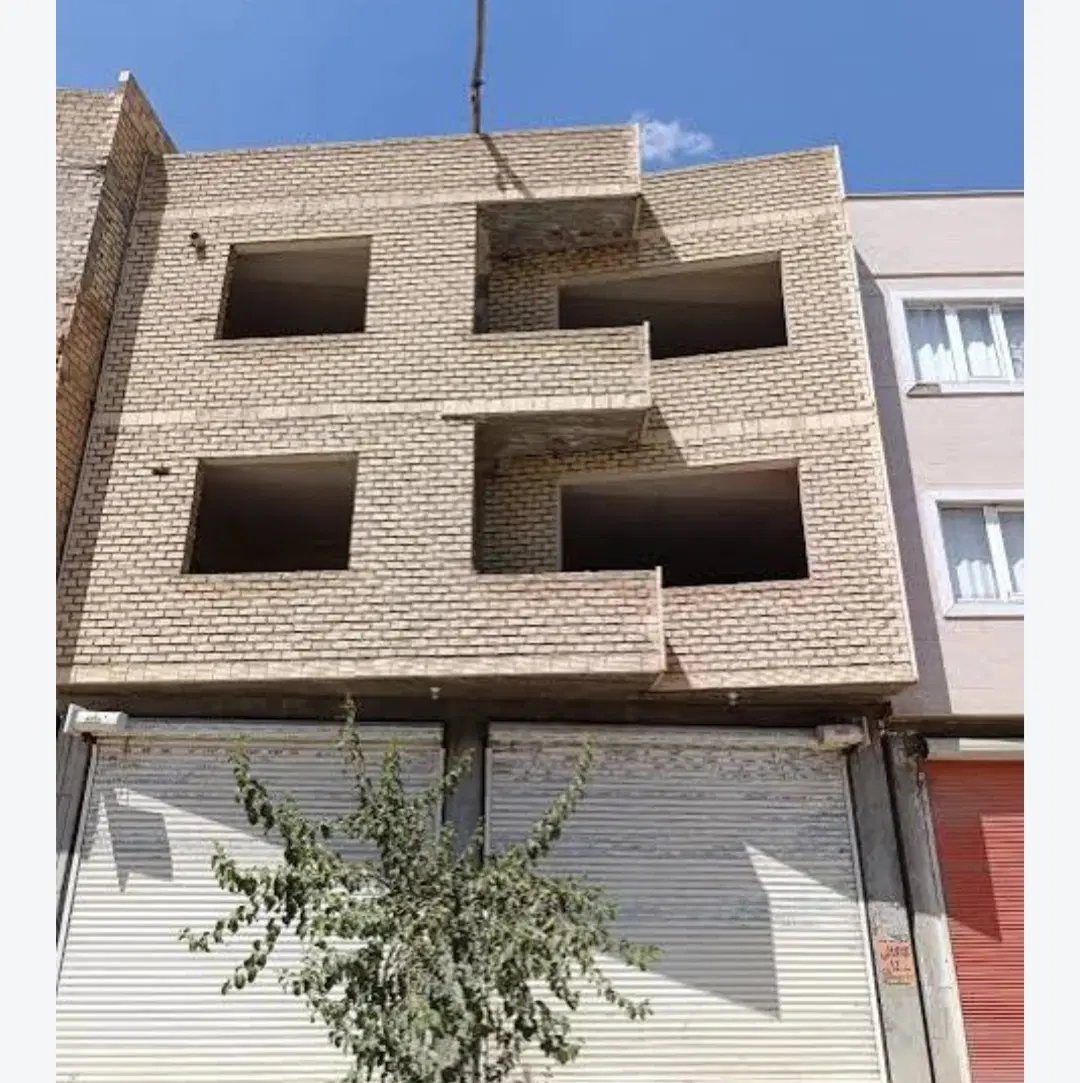 یک باب کارگاه همراه بادو واحدمسکونی