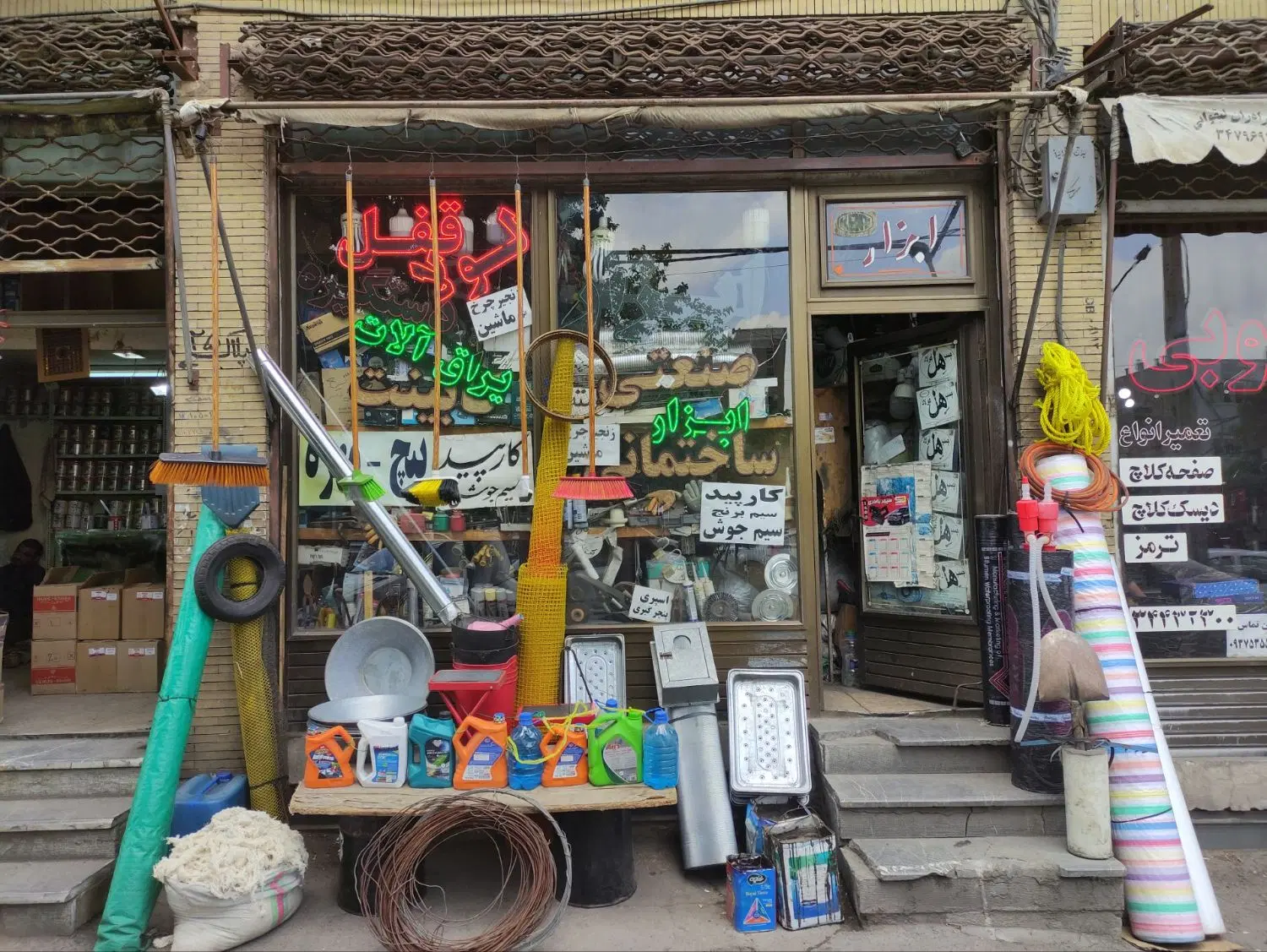 مغازه در خیابان لاله فاز 2شهرداری
