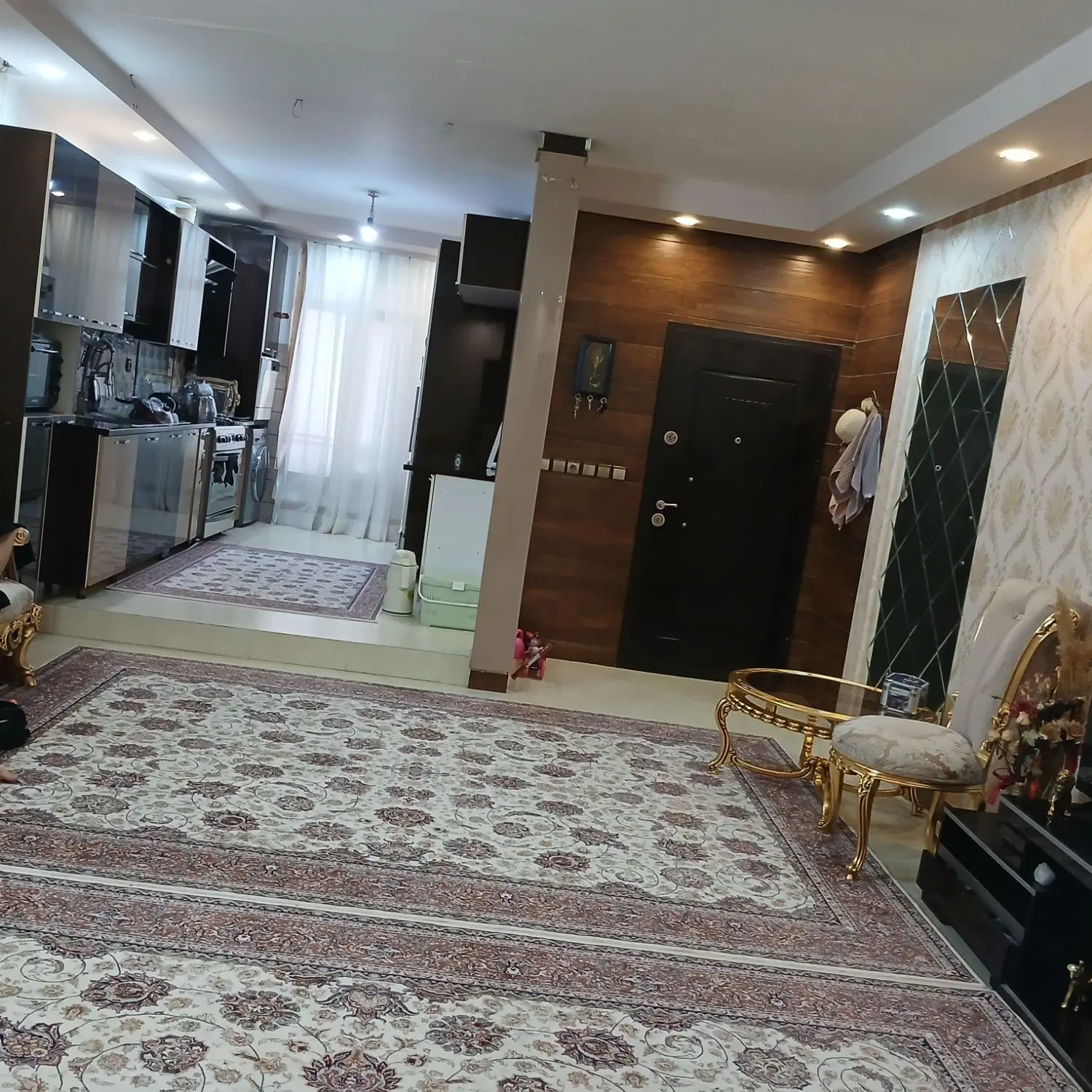 ساختمان ۴ طبقه ،تمام اسکلت ،شناژ، مهندسی ساز