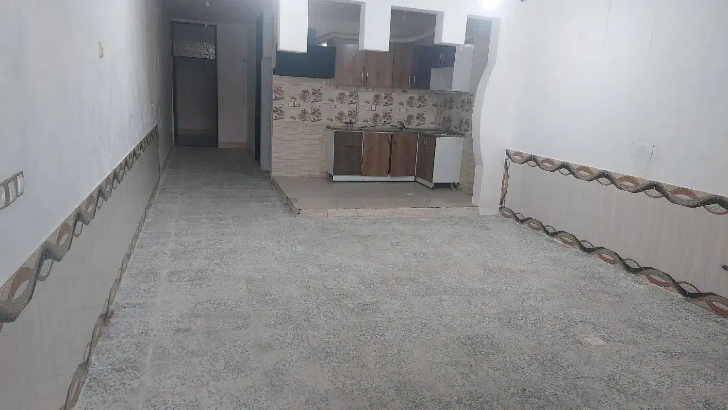 فروش یک واحد از ساختمان دوطبقه راه عبور جدا