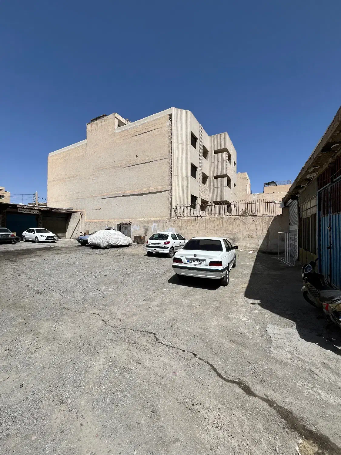 اجاره مغازه در گاراژ مناسب باطری سازی