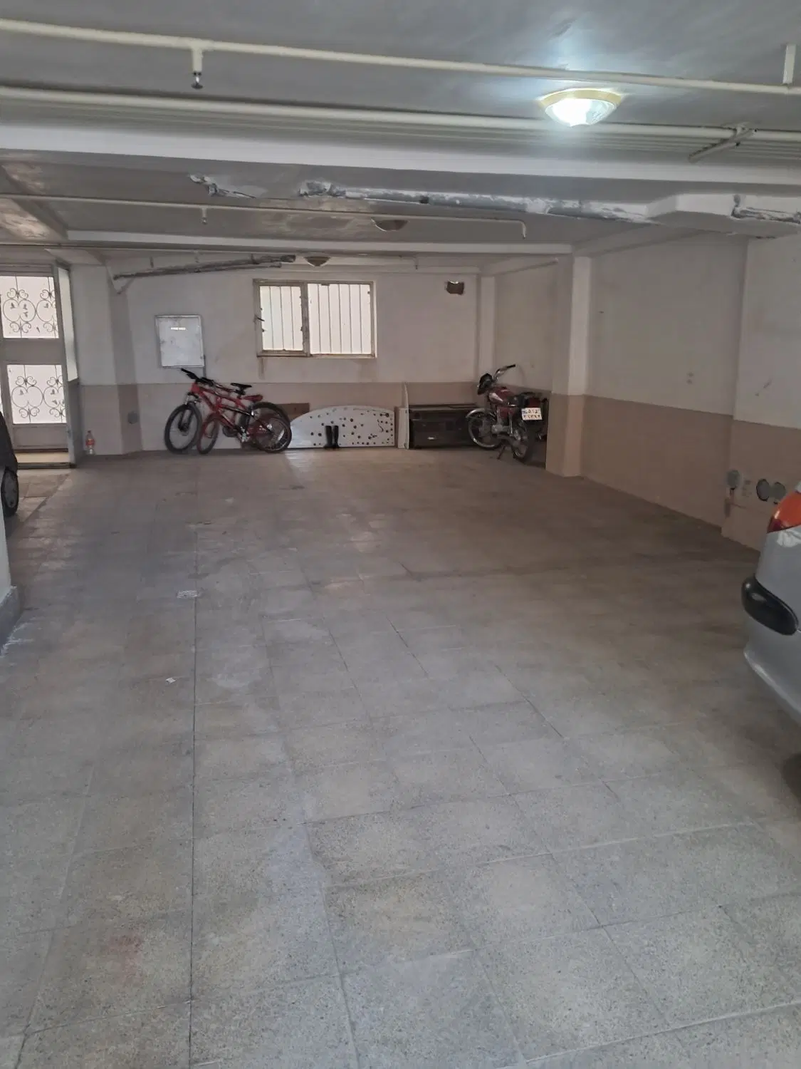 پارکینگ ماشین
