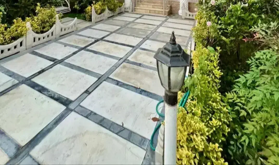 زمین فروشی
