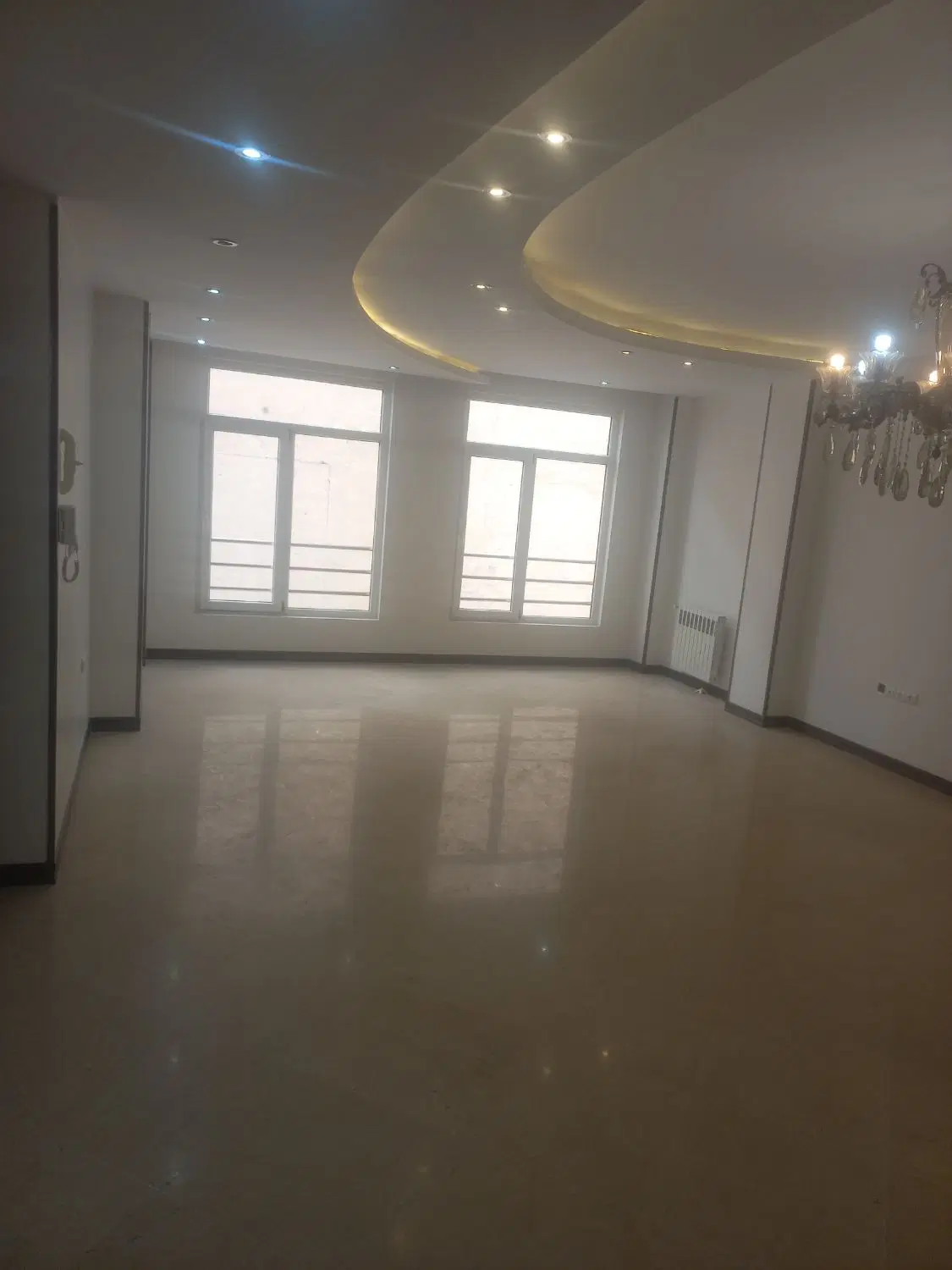 اپارتمان ۷۰ متری دو خوابه املاک هستم